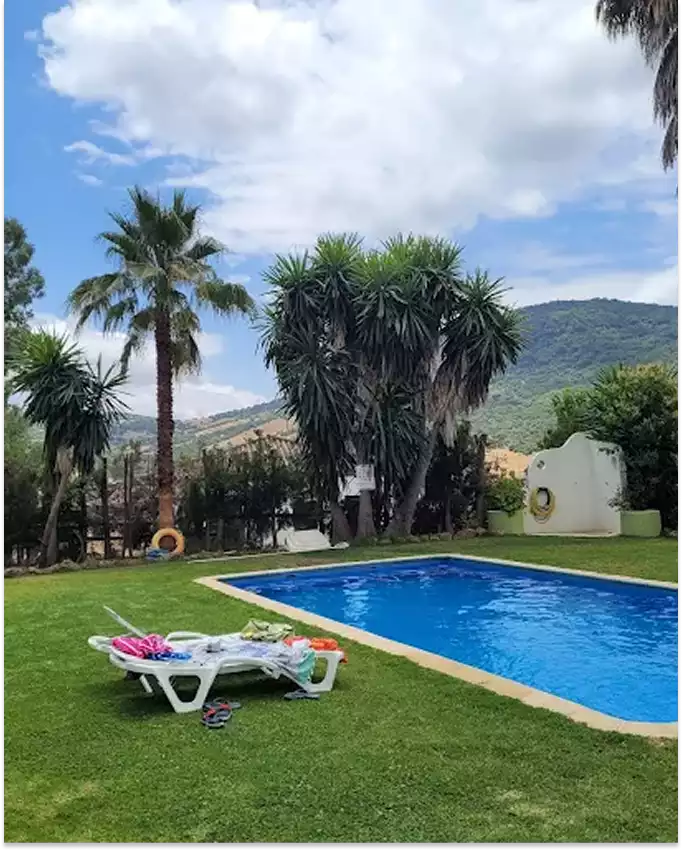 zona descanso y piscina Las Buitreras